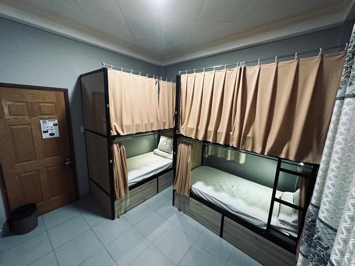 Alleyway Hostel (Adults Only) Хошимін Екстер'єр фото