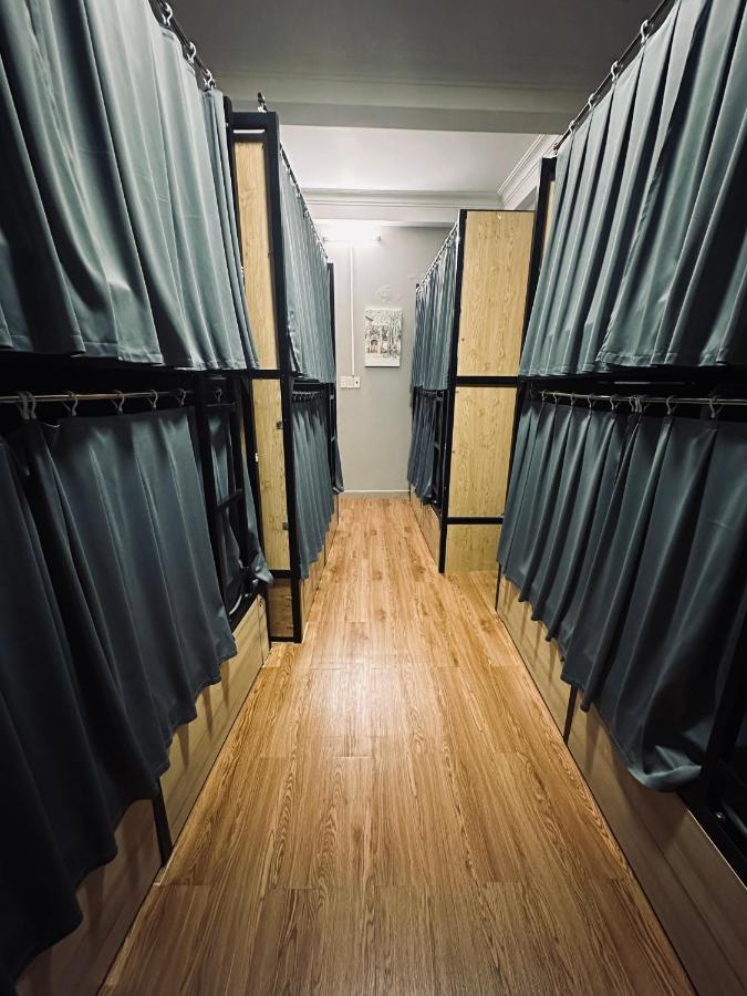 Alleyway Hostel (Adults Only) Хошимін Екстер'єр фото