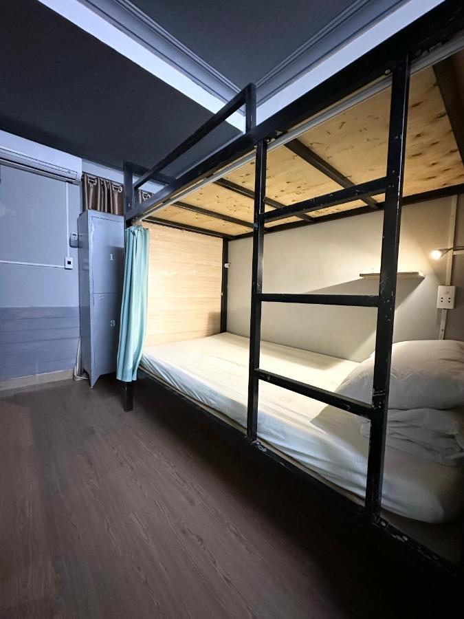 Alleyway Hostel (Adults Only) Хошимін Екстер'єр фото