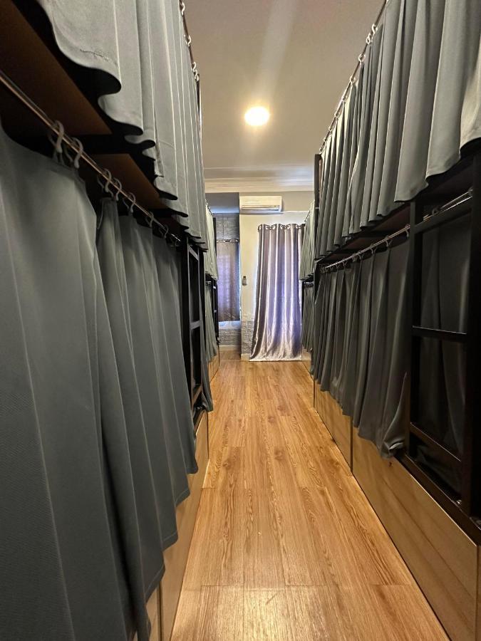 Alleyway Hostel (Adults Only) Хошимін Екстер'єр фото
