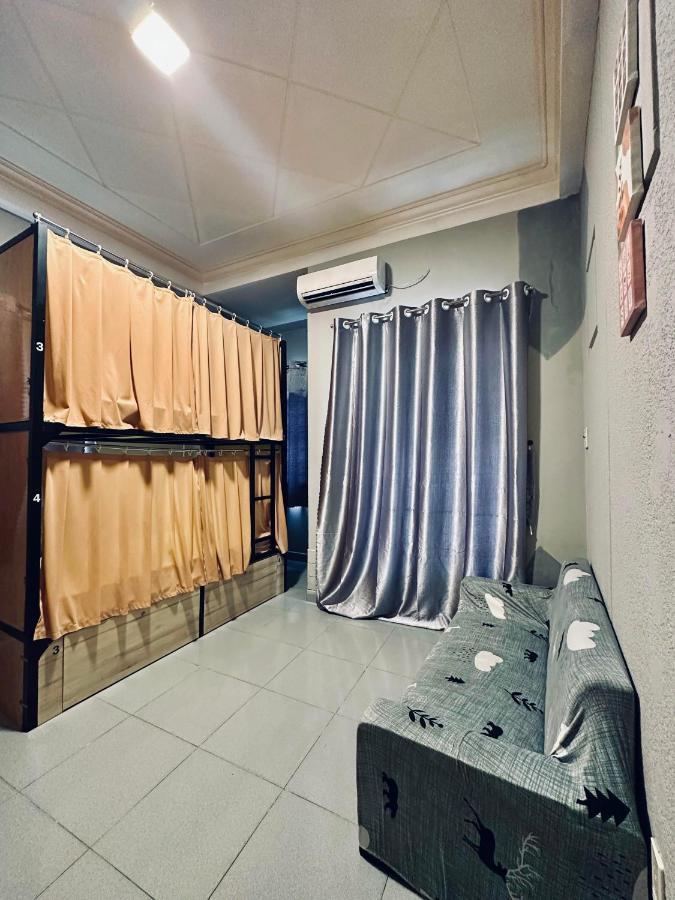 Alleyway Hostel (Adults Only) Хошимін Екстер'єр фото