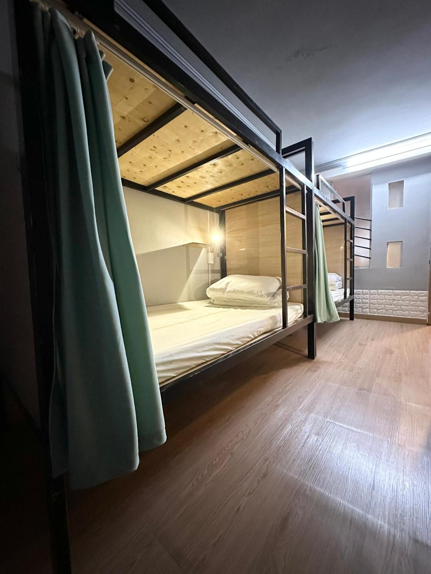 Alleyway Hostel (Adults Only) Хошимін Екстер'єр фото