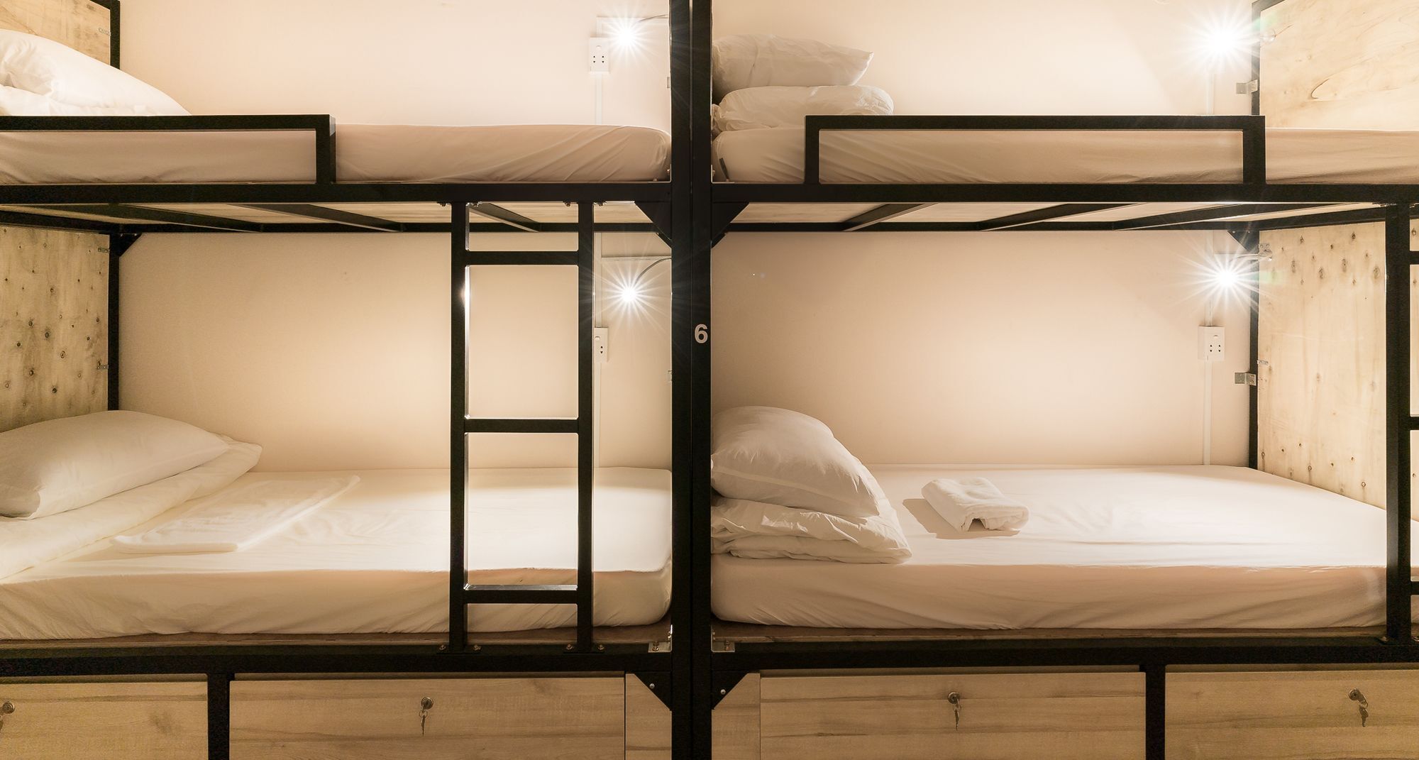 Alleyway Hostel (Adults Only) Хошимін Екстер'єр фото