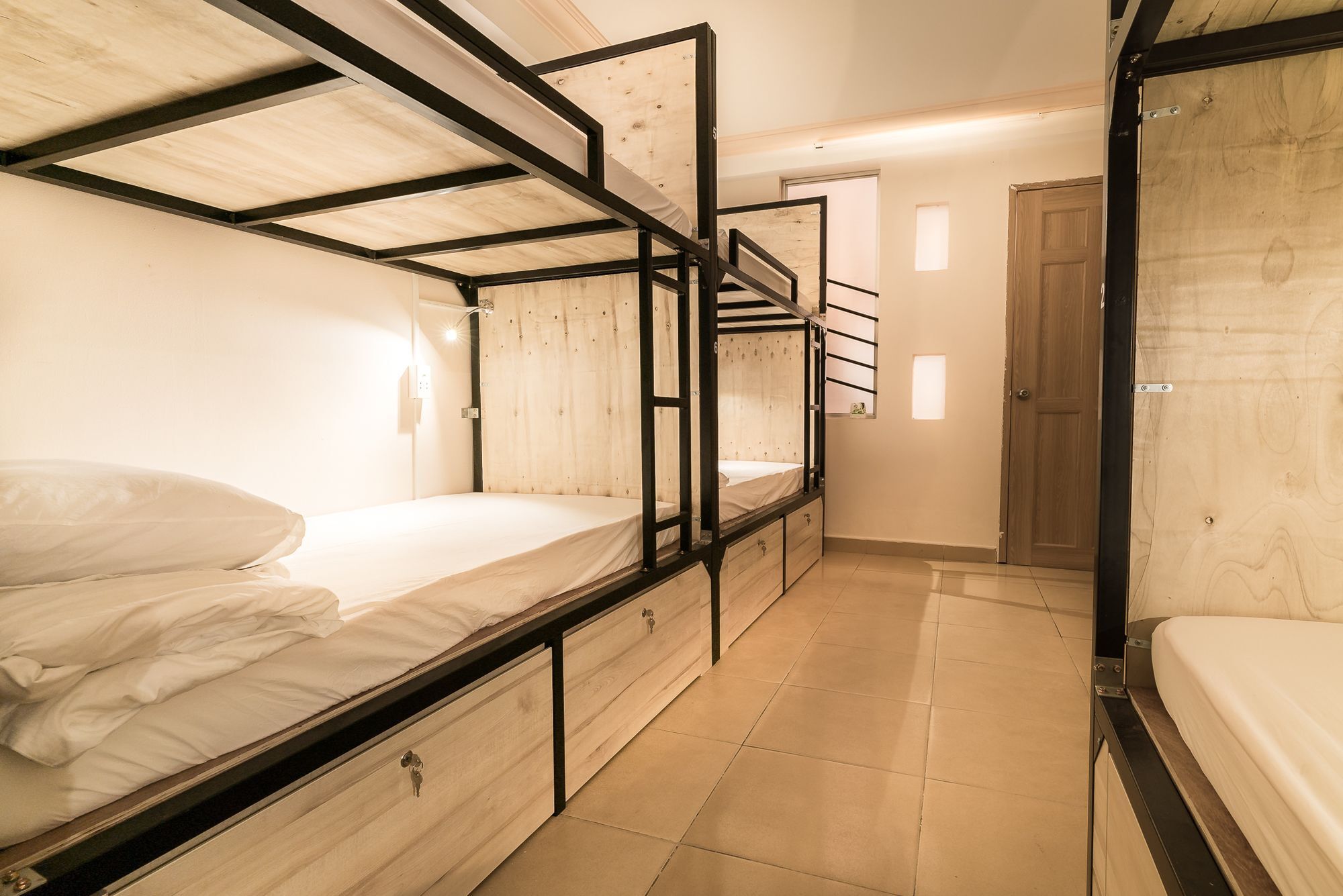 Alleyway Hostel (Adults Only) Хошимін Екстер'єр фото
